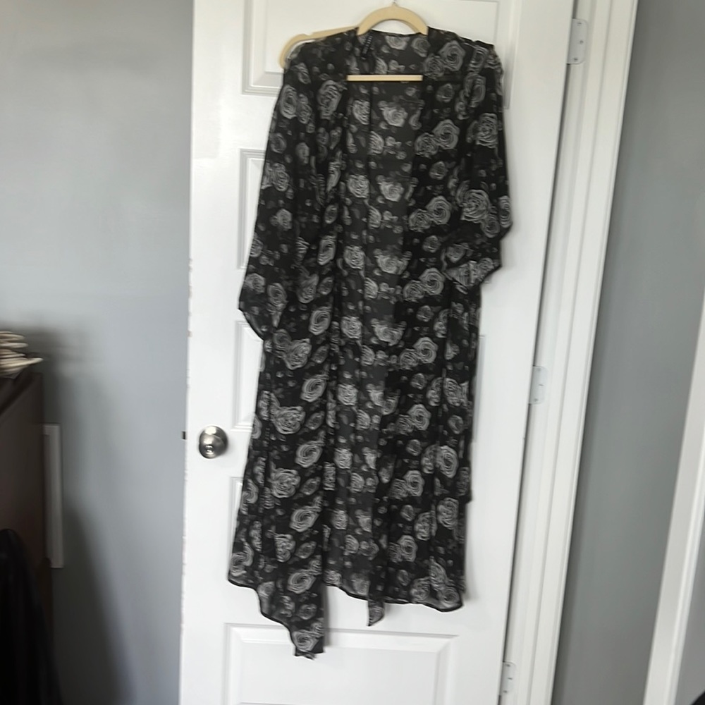 Black and grey chiffon long robe. Size 1 torrid